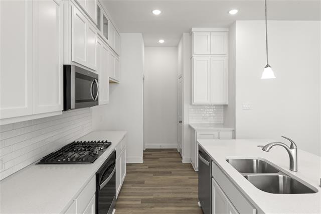 4131 Hudson  Kitchen 4
