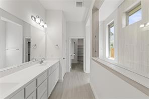 4131 Hudson  Bath 2
