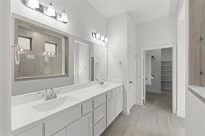 4131 Hudson  Bath 3
