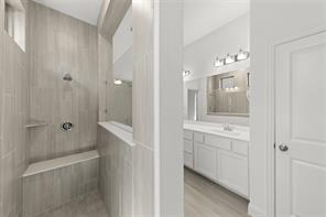 4131 Hudson  Bath 4

