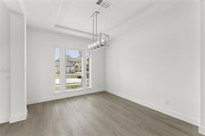 1670 Yale  Living 2