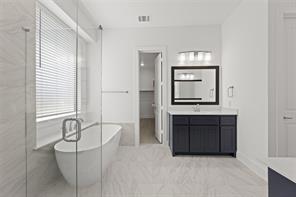 1670 Yale  Bath 2