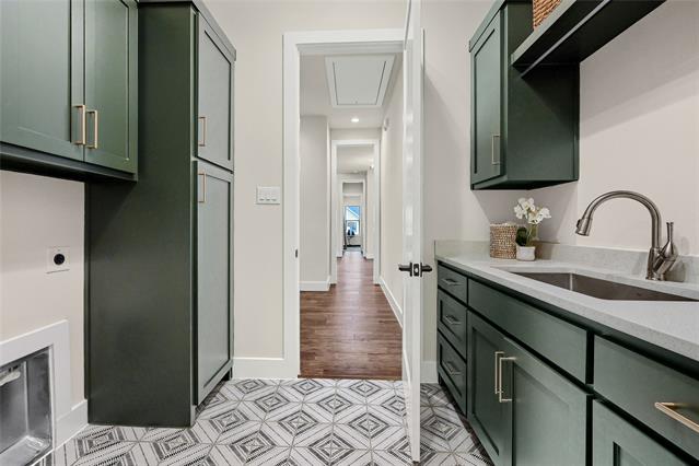 Powder bath and mud bench