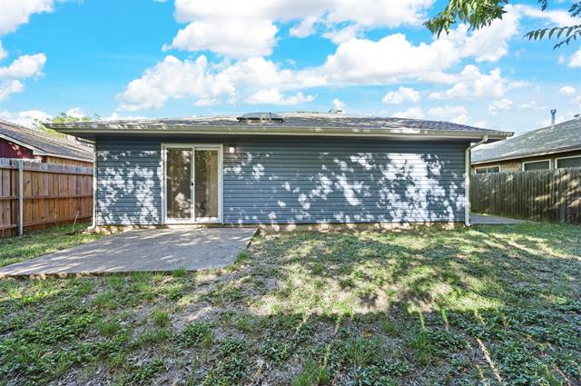 Back of house featuring a yard